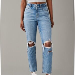 American Eagle AE Strigid Ripped Mom Jeans Light Wash